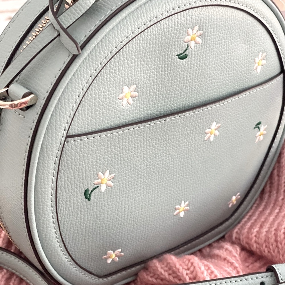 KATE SPADE | Blue Daisy Purse Embroidered Canteen - Picture 14 of 16